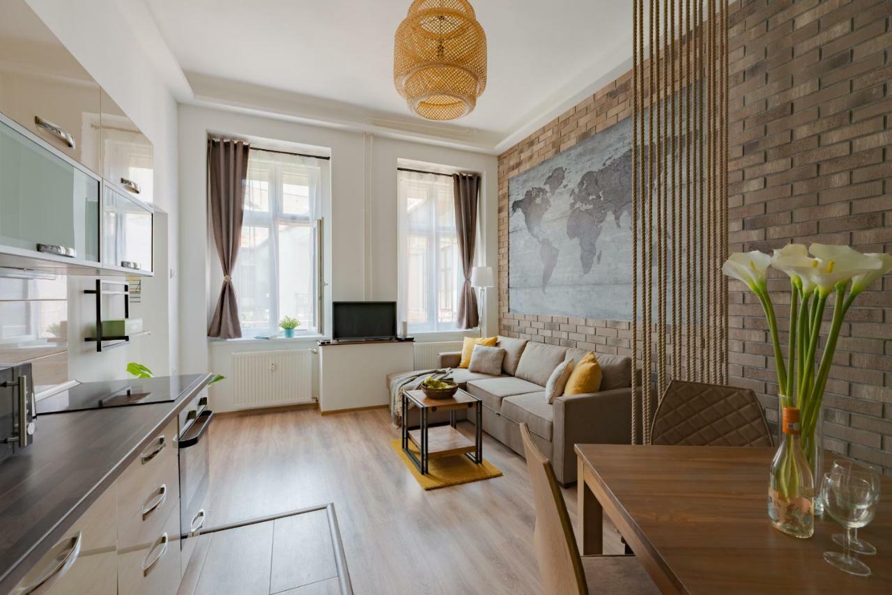 Central Kira Apartment Budapest Esterno foto
